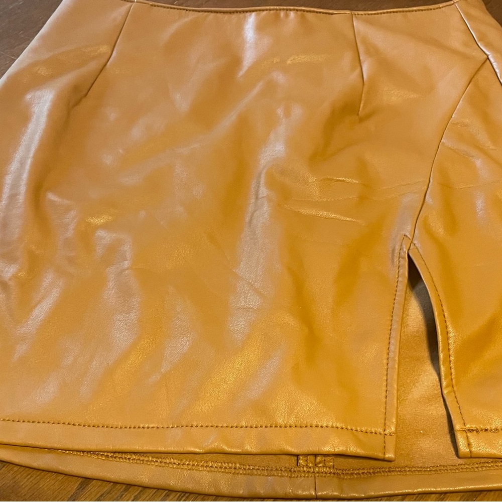 American Rewash New York Tan Faux Leather Skirt women’s -small